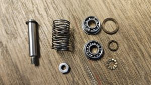 Shaft w bearings and spring kit for bearing holder Beogram 4000 4002 4004 6000